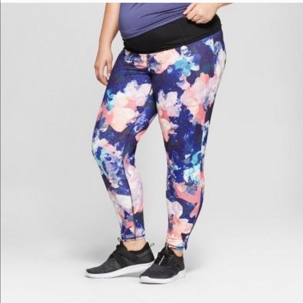PLUS SIZE Active Leggings with Crossover Back